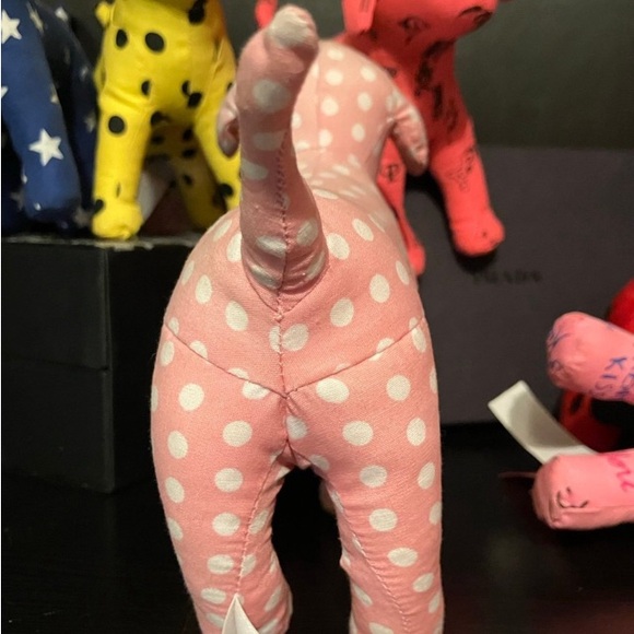 RARE VS PINK 1st Edition Collectible Dog - Picture 3 of 9